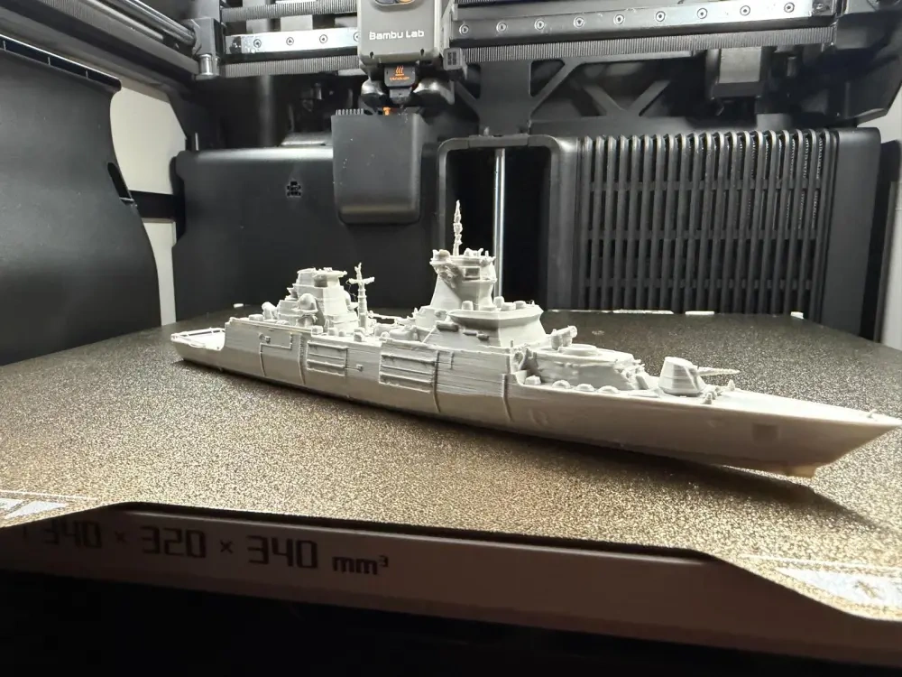 巴登-符腾堡号护卫舰 F222 德国海军 - 免费 3D 打印模型 - MakerWorld