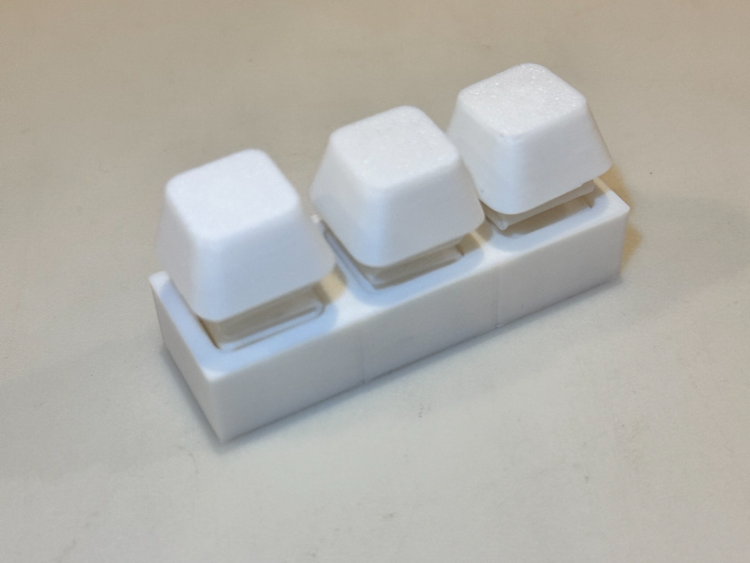 三键键盘解压按键 无点击声 - 免费 3D 打印模型 - MakerWorld